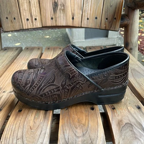 Dansko Professional Brown Tooled Leather Clog Size 37 - Picture 4 of 16